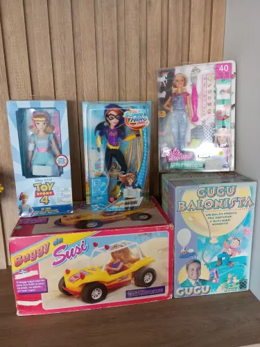 Boneca Barbie Ao Seu Estilo Gugu Balconista 