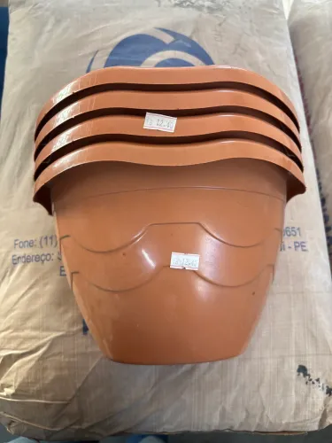 Vaso de Parede Injeplastec 0,5L Cor Telha - Jardim Vertical