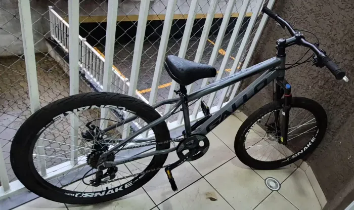 Bicicleta Aro 24 Alumínio (Suspensão, Freio a Disco)<br><br>