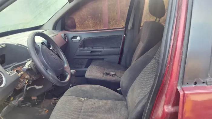 Eco sport, para consertar . Valor a negociar <br>Ano aproximado: entre 2003 e 2007