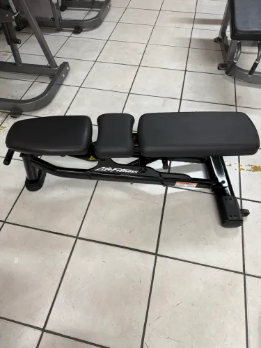 Banco regulagem life fitness 