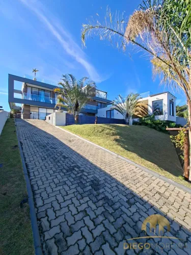 Casa à Venda em Joanópolis  Porteira Fechada, excelente localização!