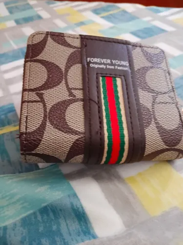 Carteira feminina.