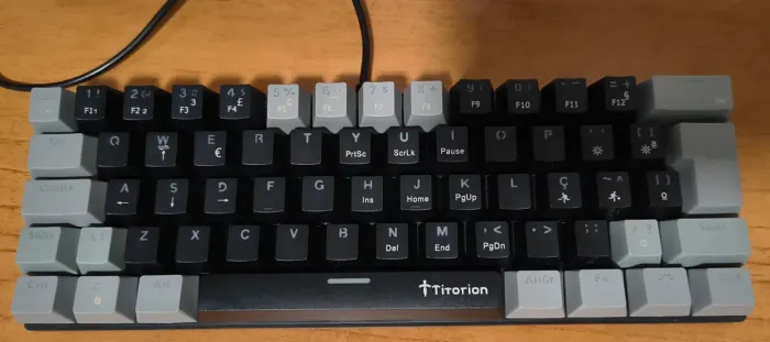 Teclado Mecânico Titorion 60% Compacto Preto Hot-Swap RGB