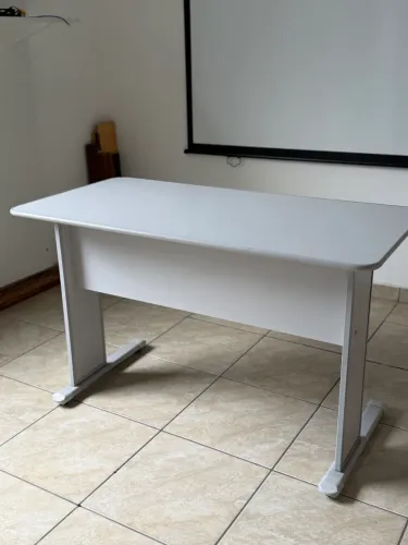 Mesa escritório com gaveta