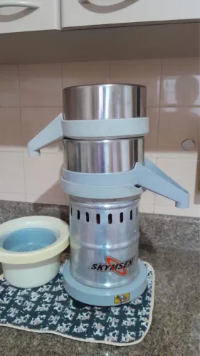 Espremedor frutas industrial,funcionamento normal $380.00
