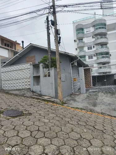 Alugo EXCELENTE casa na Agronômica 
