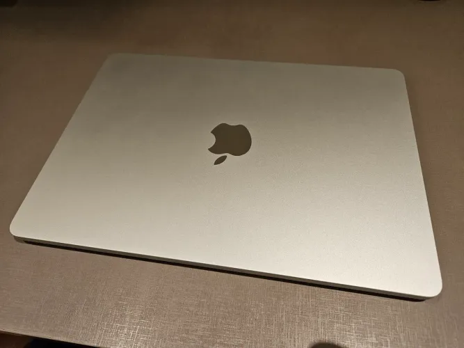 MacBook Air M4 16GB RAM 256 SSD Prata 13"