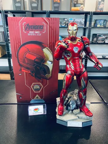 Boneco Seminovo Hot Toys 1/4 Avengers Age of Ultron Iron Man Mark 45