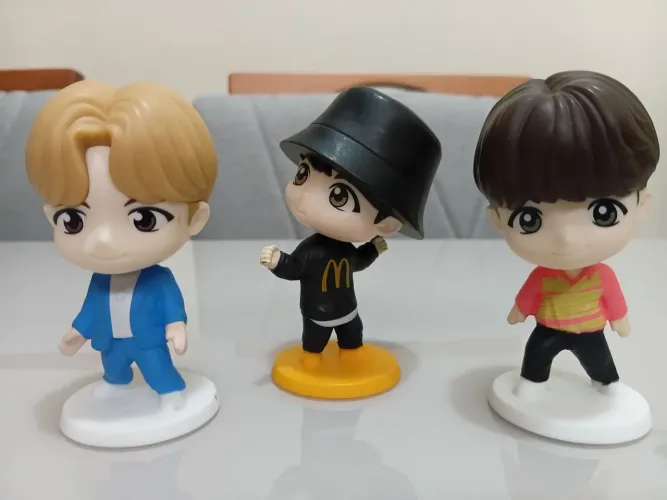 Coleção bonecos BTS Mc donalds 