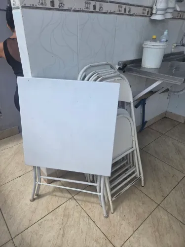 2 jogos de Mesa ,acompanha as cadeiras 