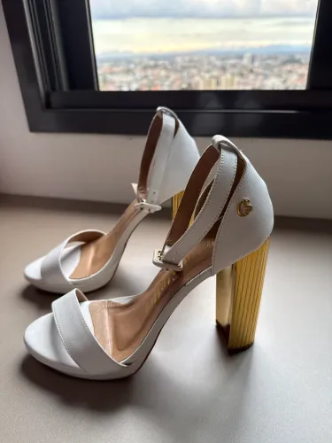 Vendo Sandália Carmen Steffens