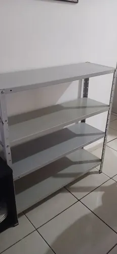 prateleira de aço 1 metro de atura com reforço nas bandejas