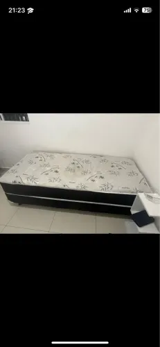 Vende-se cama de solteiro