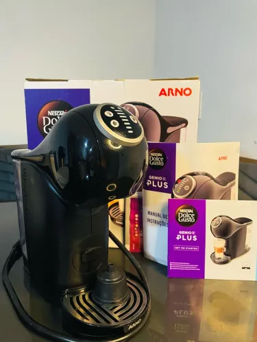 Cafeteira Dolce Gusto Genio S PLUS + adaptador três corações