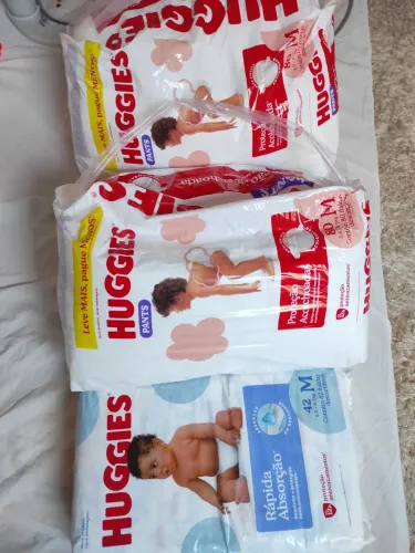 202 UN HUGGIES TAM M