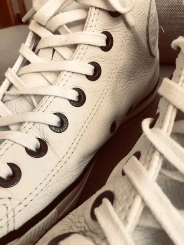 Converse Chuck Taylor All Star Couro Branco - tamanho 41