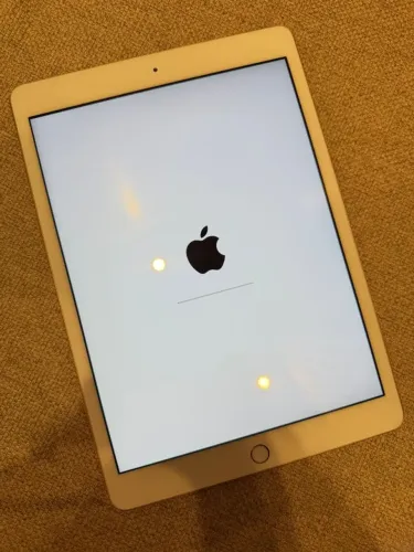 iPad 8ª Geração 32GB Wi-Fi Dourado ? Bom Estado | Capa + Cabos