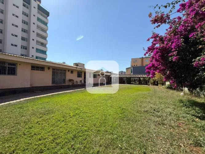 Casa comercial para locação no bairro Santa Monica