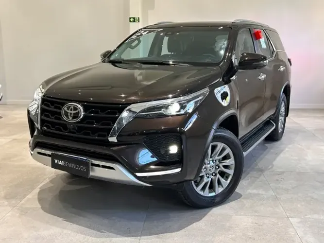 Toyota Hilux SW4 SRX 4X4 2.8 TDI 16V Dies. Aut. 2024