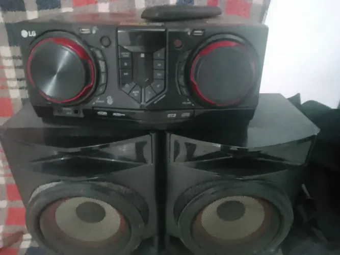 Vende-se LG CJ44 (440W RMS) em ótimo estado