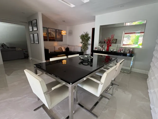 Mesa de Jantar Moderna 6 Lugares - Tampo de Vidro Preto e Base Inox