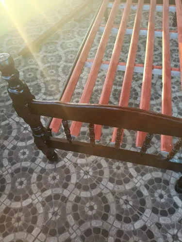 Cama solteiro de madeira
