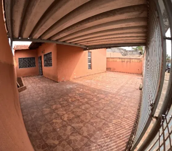 Alugo Casa 02 Quartos 5 Vagas + Quarto externo - Setor Santa Genoveva