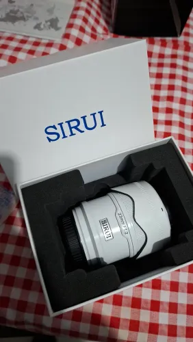 Lente sirui 23mm f1.2 APS-C Sony E-Mount