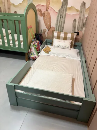 Cama montessoriana infantil com colchão