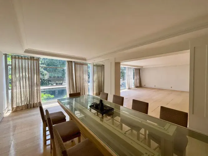 BS IMOBILIÁRIA VENDE Apartamento elegante com planta circular, 1 por andar.