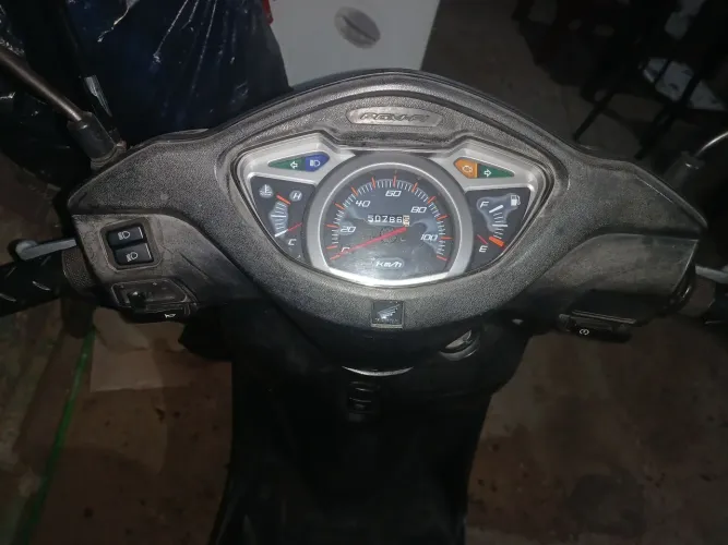 Vende- se moto Honda lead