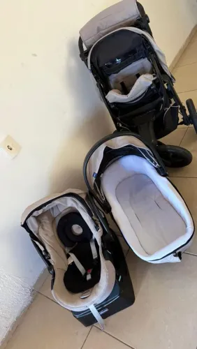 Carro, bebe conforto e Moisés. Chico