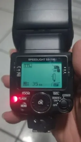 Flash Nikon SB-700 Speedlight