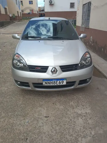 Renault Clio Hi-flex 1.0 16V 5P 2011