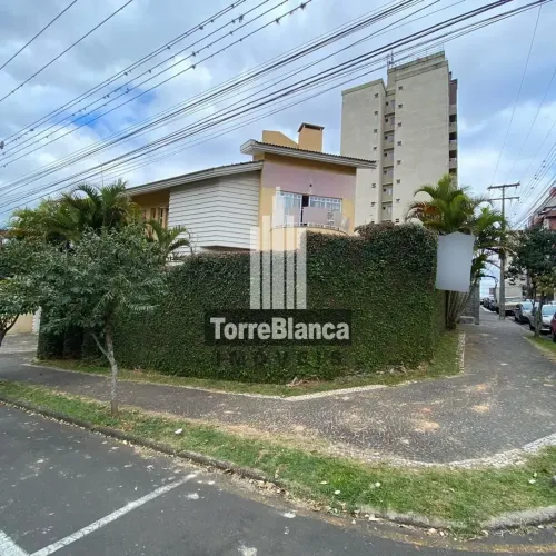 Locação e Venda - Sobrado Triplex com 4 suítes, 3 vagas de garagem, Área gourmet, Piscina,
