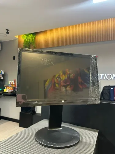 Monitor 19'' com base giratória  acompanha NF parcelamos no cartão