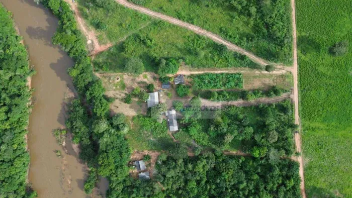 Chácara completa a apenas 30km de Arenápolis-MT. São 7.620 m² , às margens do Rio Paraguai