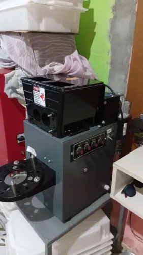 Máquina modeladora.de salgados