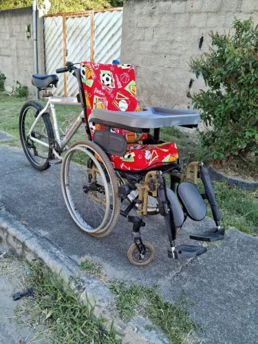 Cadeira de Rodas adaptada na bicicleta 