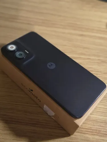 Moto G 35 5g com capa e carregador (com caixa)