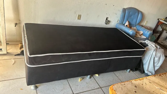 Vende se está cama box solteiro
