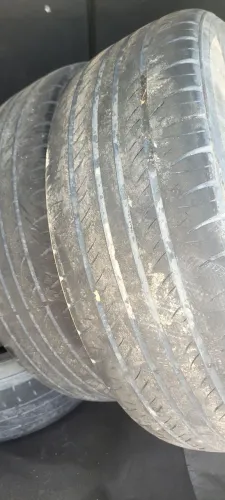 Pneus 205/60 R 16 ainda com aderência originais
