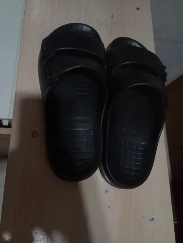 Chinelo da Lacoste 