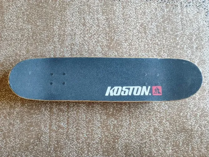 Skate montado Koston