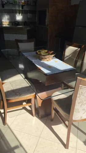 Mesa de jantar com 6 cadeiras