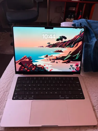 Macbook M3 PRO 18GB RAM 512 GB SSD PRATA