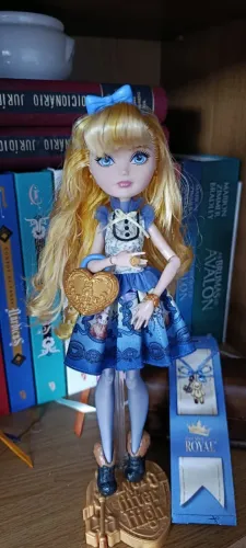 Boneca Ever After High Blondie Lockes primeira edição (First Chapter) completa