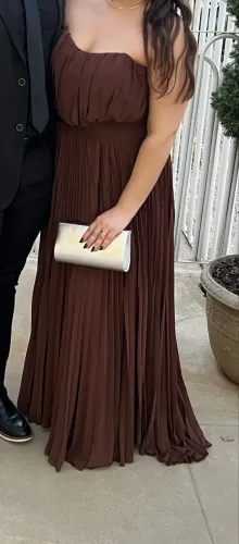 VESTIDO DE FESTA MARROM