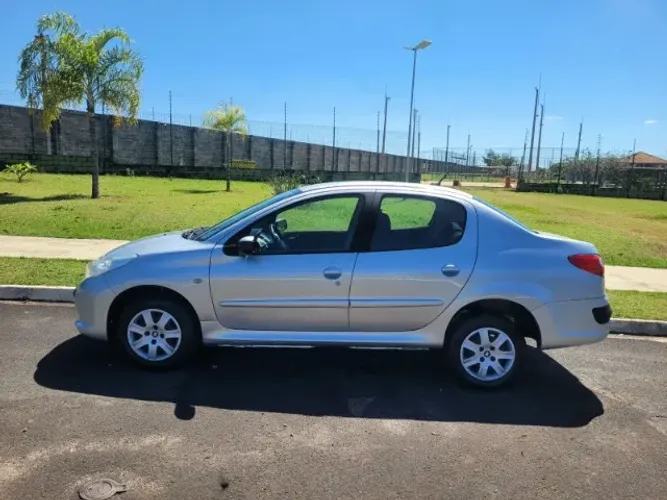 Peugeot 207 Sedan Passion XR 1.4 Flex 8V 4P 2011